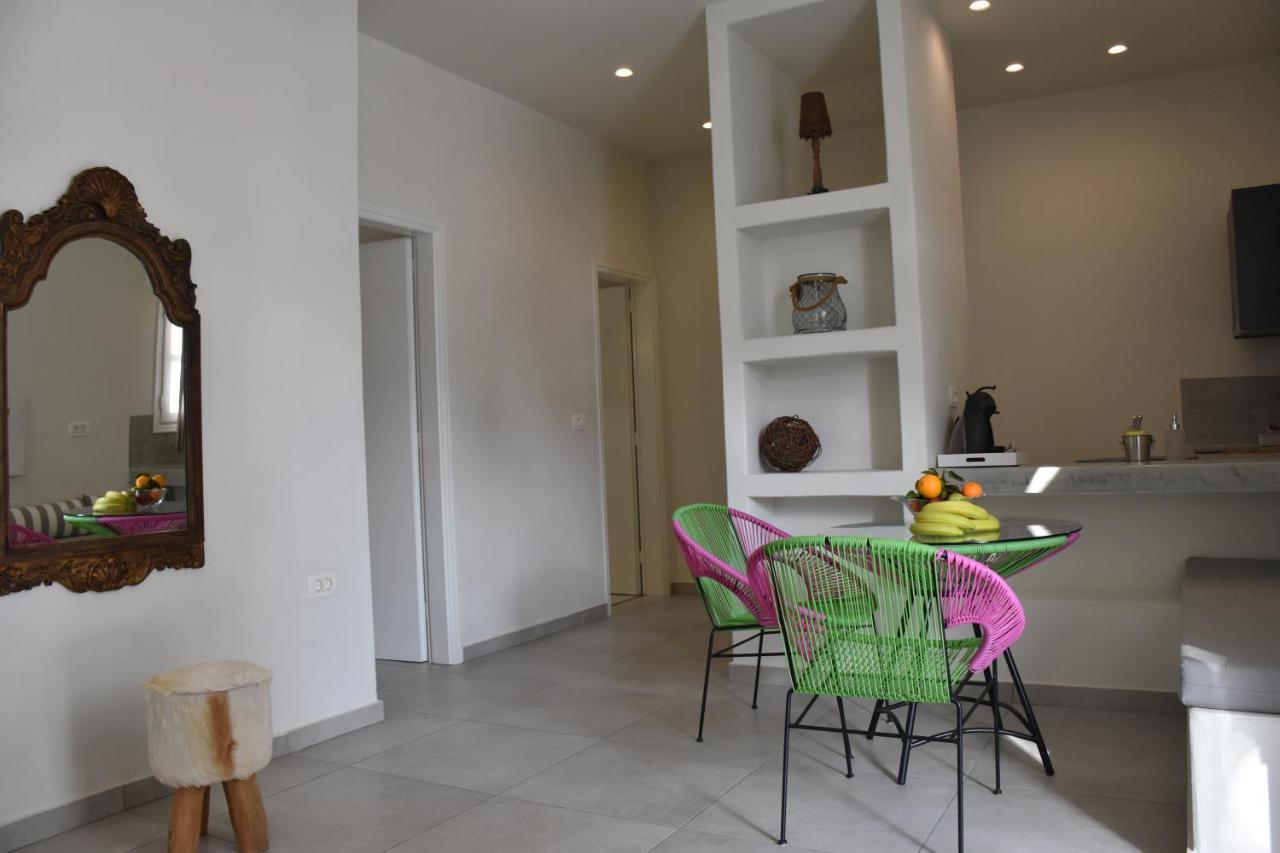 De_Naxia Suites Períssa Extérieur photo