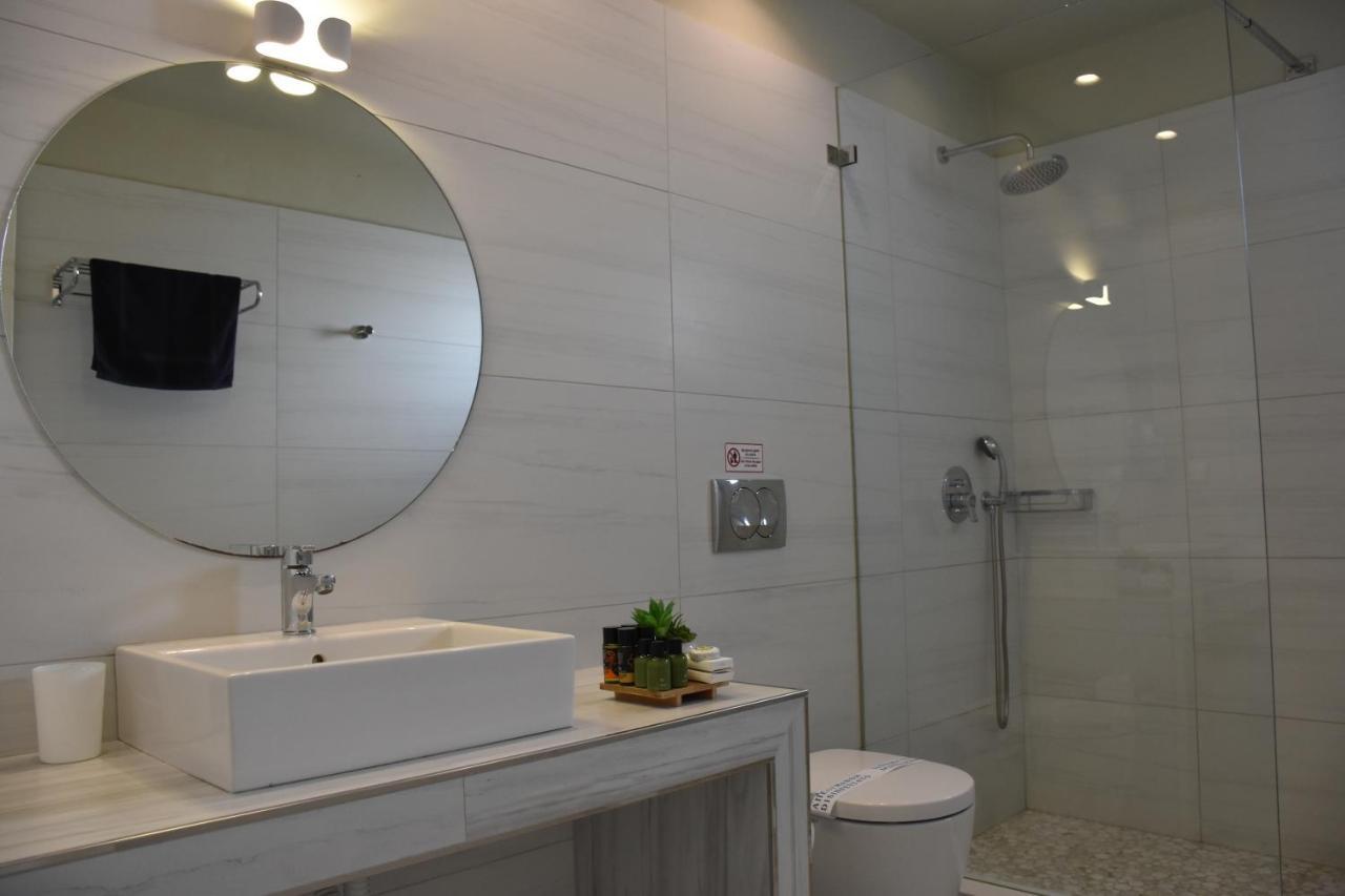 De_Naxia Suites Períssa Extérieur photo