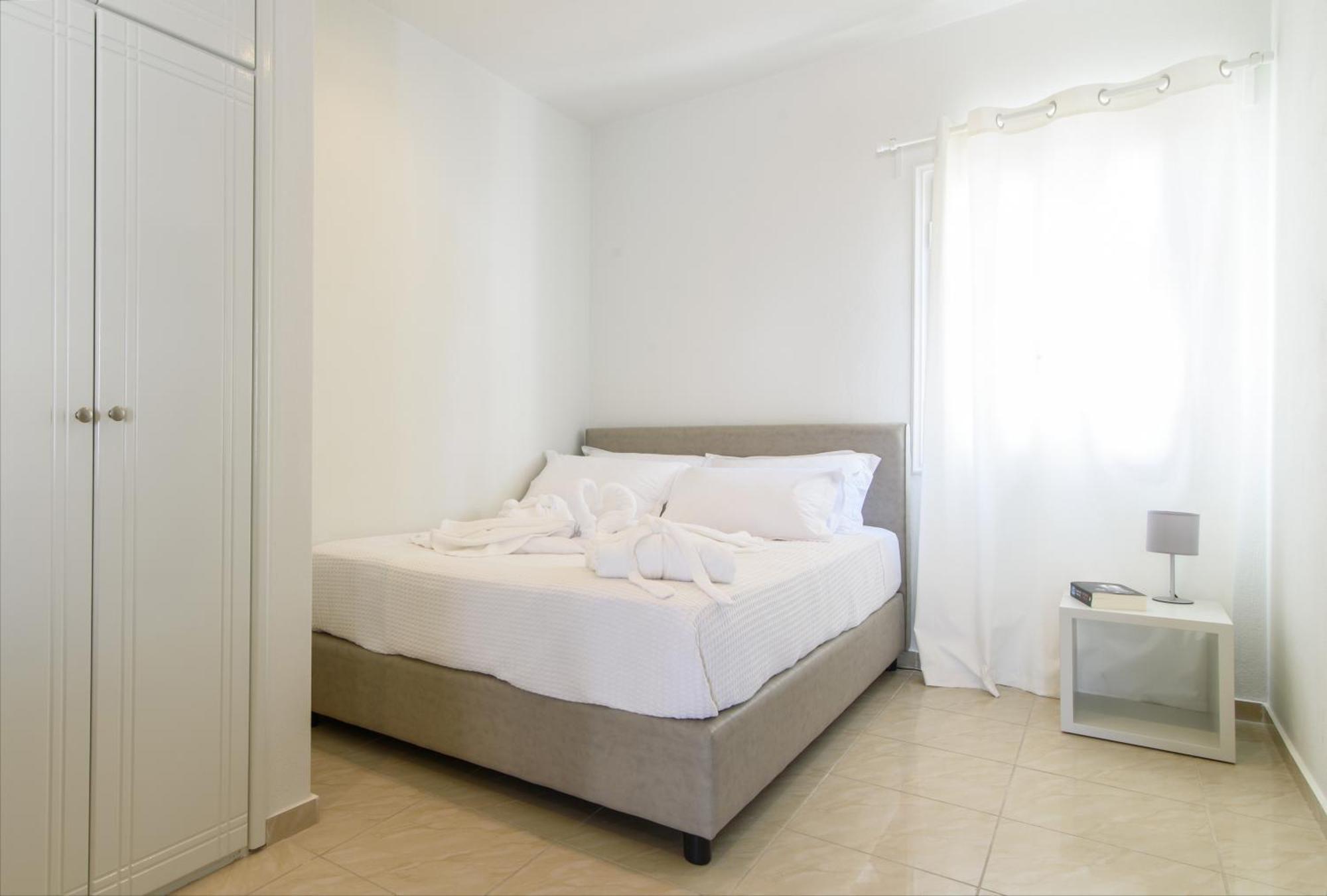 De_Naxia Suites Períssa Chambre photo